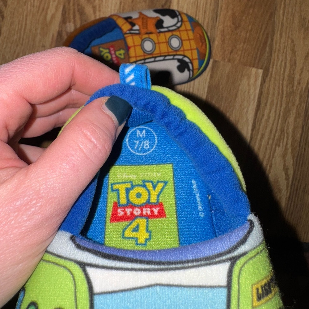 Kids Disney Toy Story slippers. Super cute! Size M 7/8 - Picture 4 of 4